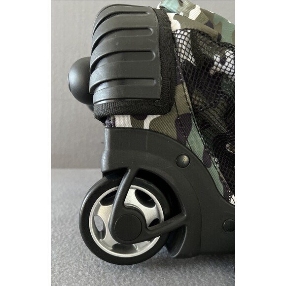 Travelers Club 18-inch Rolling Backpack Camouflage Telescopic handle wheels - Picture 8 of 16